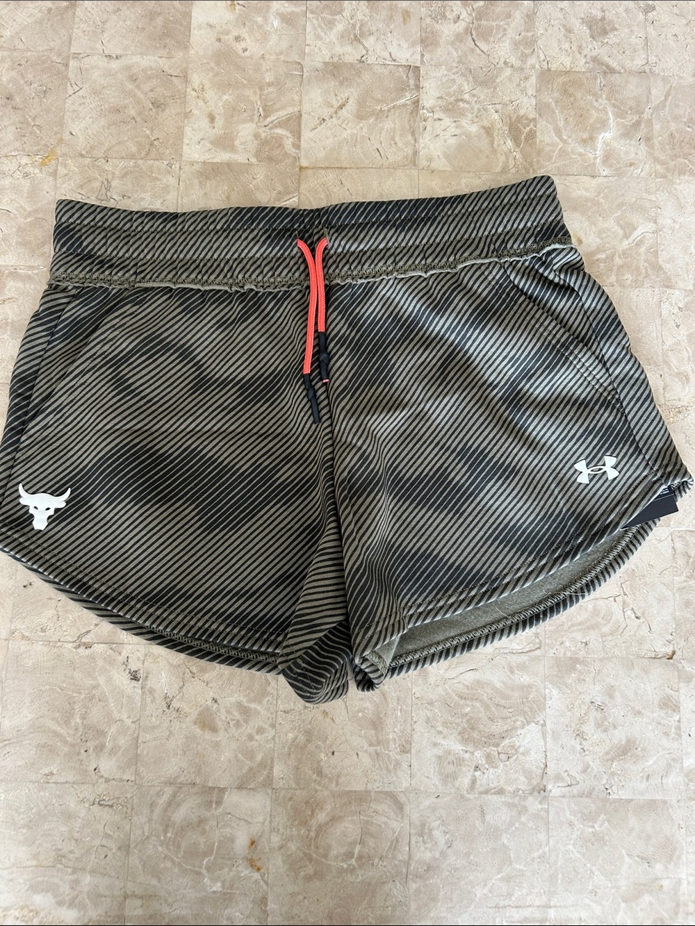 NWOT Under Armour Women's Project Rock Fleece Printed Shorts olive green camo M